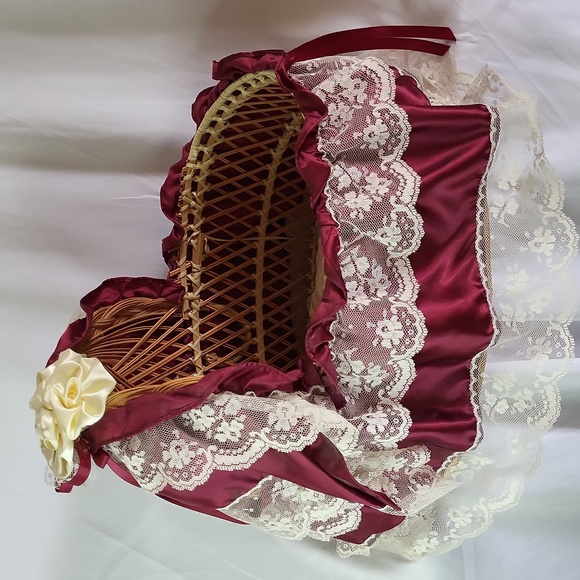 Baby Doll Basinette Crib Wicker satin lace vintage 1990s good condition 13" - Picture 7 of 15
